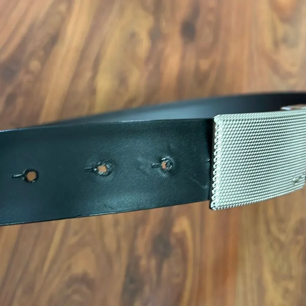 Nike reversible belt black dark brown size medium with silver buckle